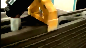 Строительный 3D-принтер печатает бетоном строительную конструкцию
