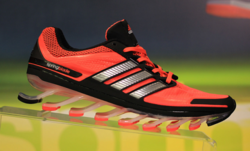 Adidas выпустил беговые кроссовки Springblade с 3D-печатной подошвой