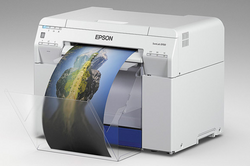 Epson анонсировала новый фотопринтер SureLab D700
